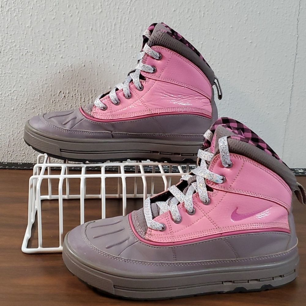 Nike Woodside 2 High Big Kids Boots Sz 6 Y Pink Grey Plaid Winter Snow